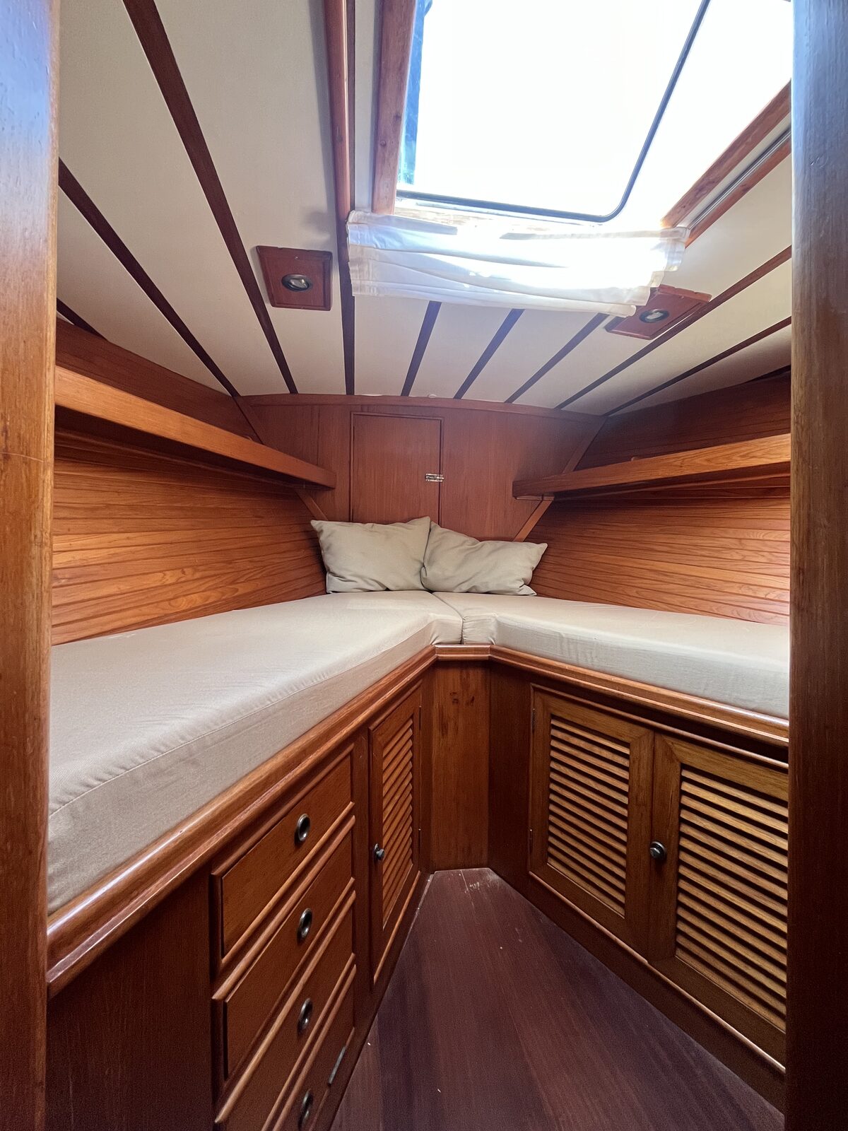 The V berth cabin aboard Gran Blau