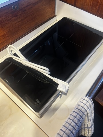 The new gimballed induction hob aboard Gran Blau