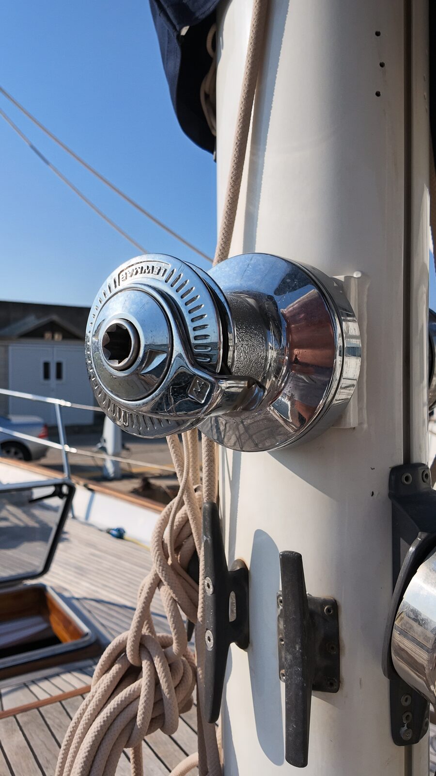 A second Lewmar main mast winch aboard Gran Blau